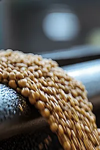 Imagem gerada por IA - Soybean Processing and Industrial Agriculture Conveyor